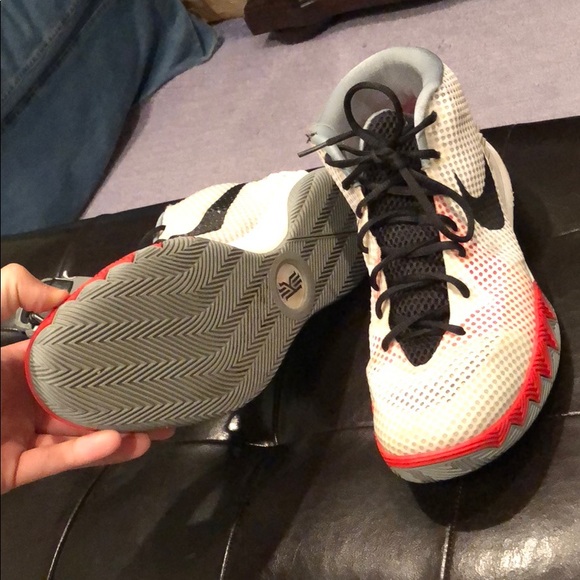 Nike basketball shoe - Picture 3 of 3